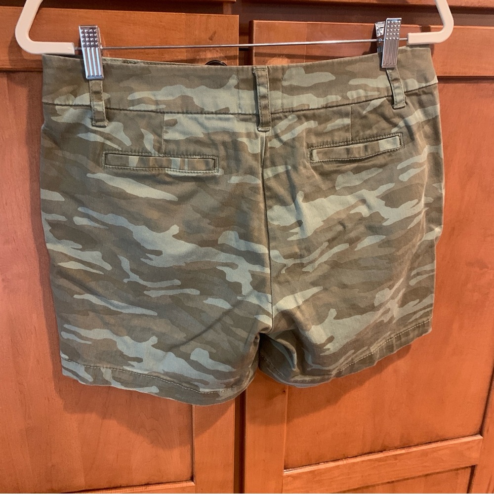 Caslon Camo Shorts Size 8 - Picture 4 of 10